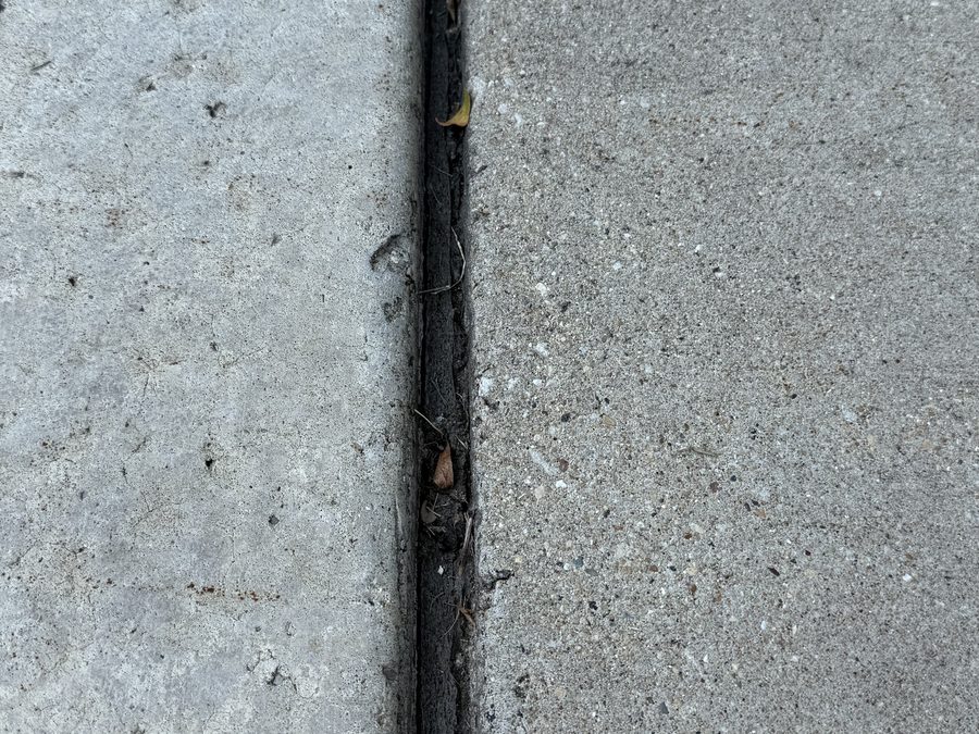 Open driveway expansion joint with no filler, a direct path for water